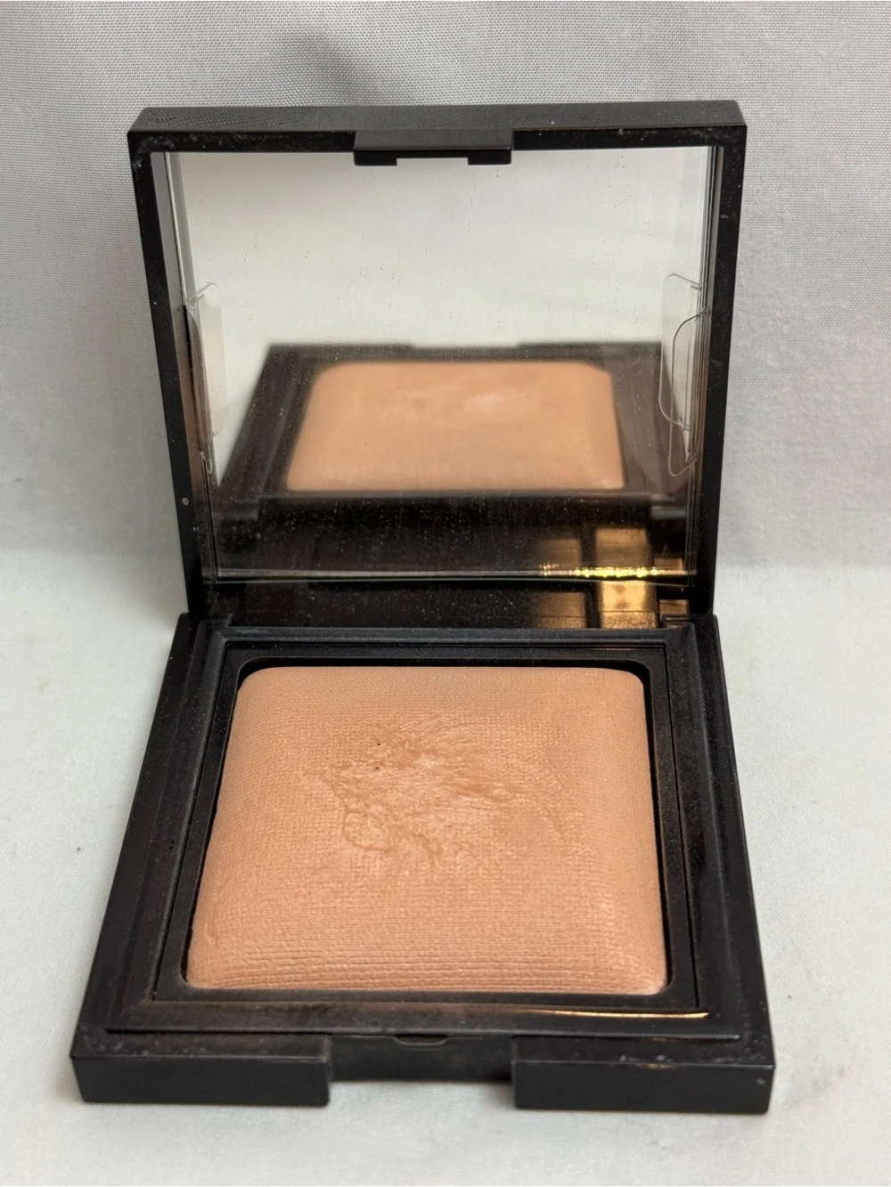 laura mercier not does have