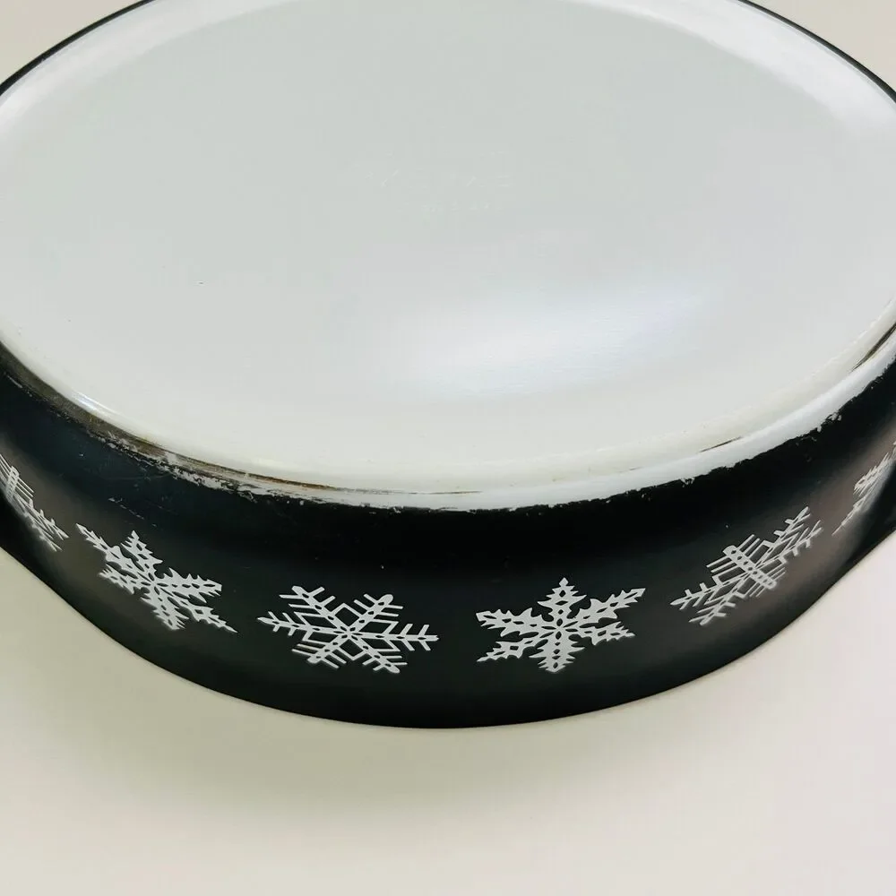 Pyrex black white
