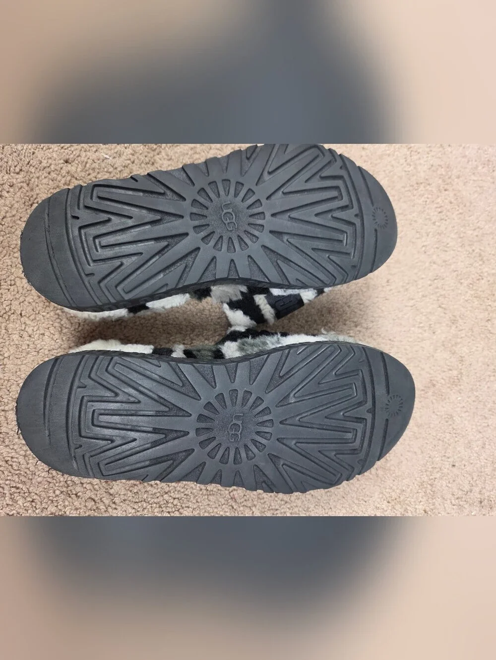 UGG men’s slide
