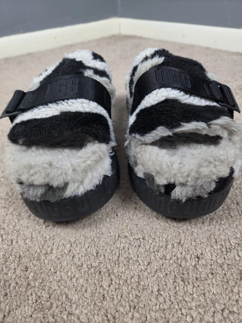 UGG men’s slide
