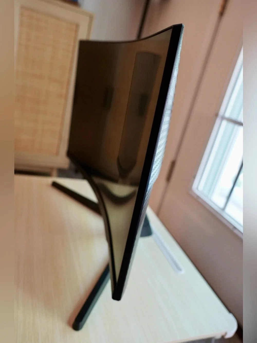 Samsung Odyssey G5 27” (G55C series), curved gaming monitor
