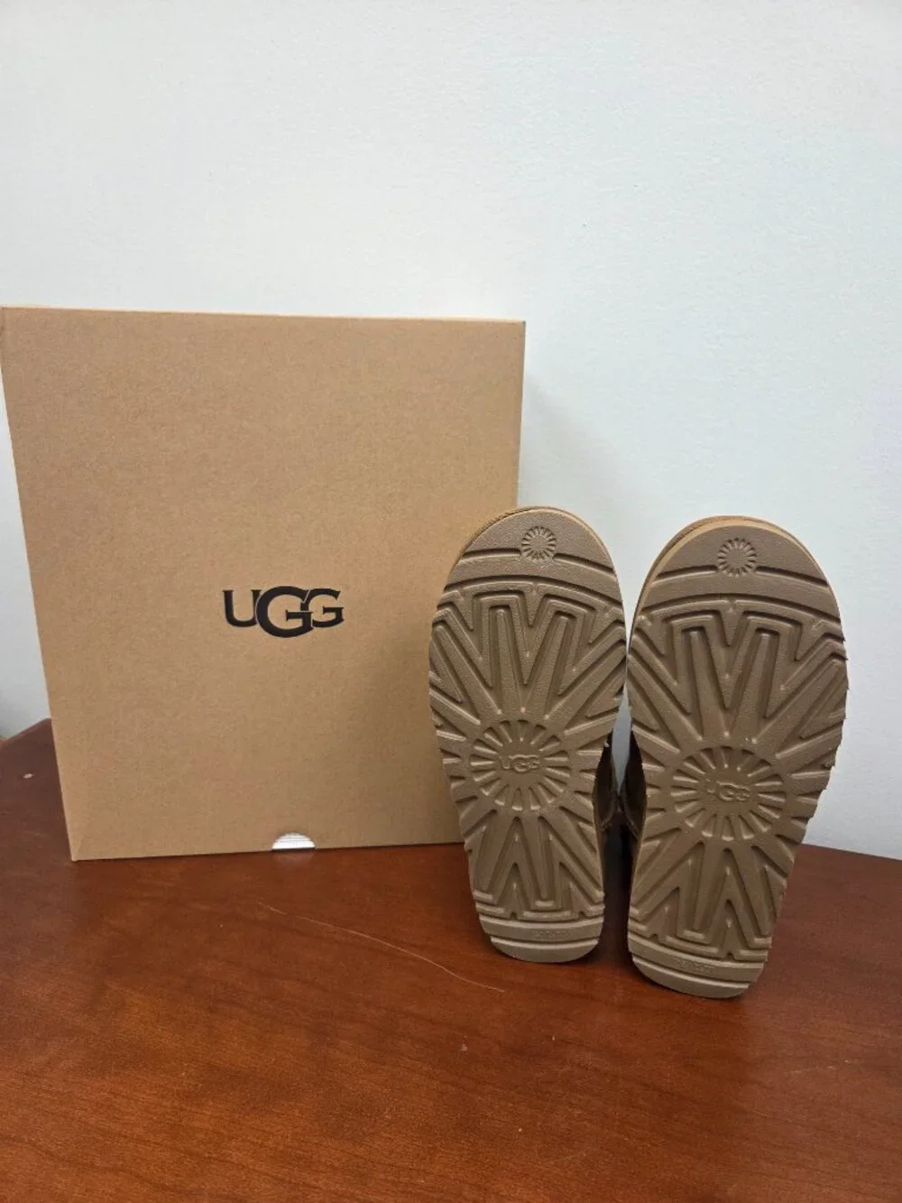 UGG  W Balley Bow II Chestnut New In Box Women's Size 8