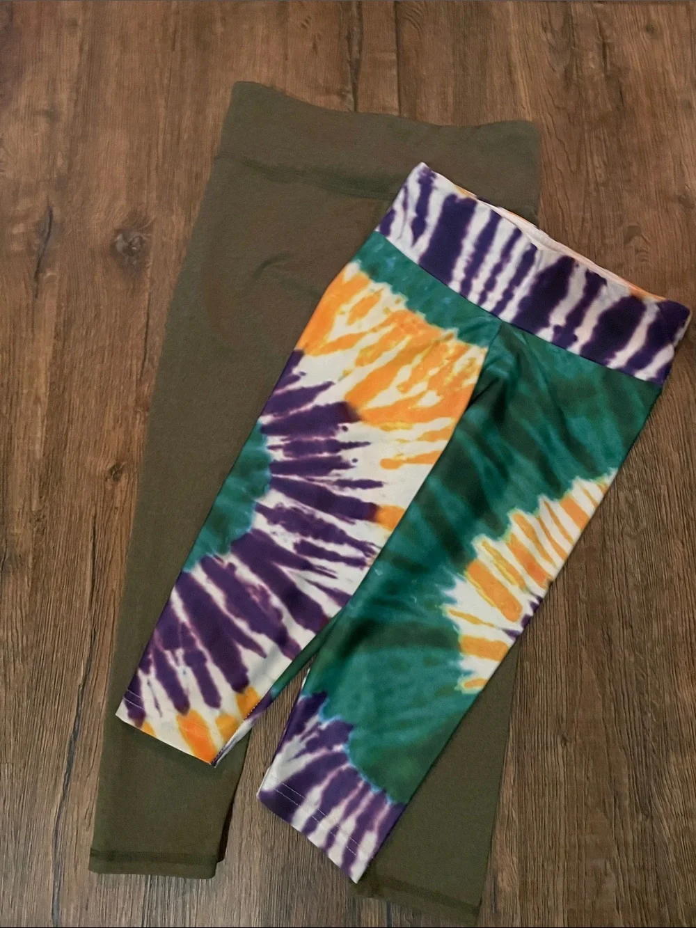 Girls Mardi Gras Capri & Olive 7/8 leggings Size S