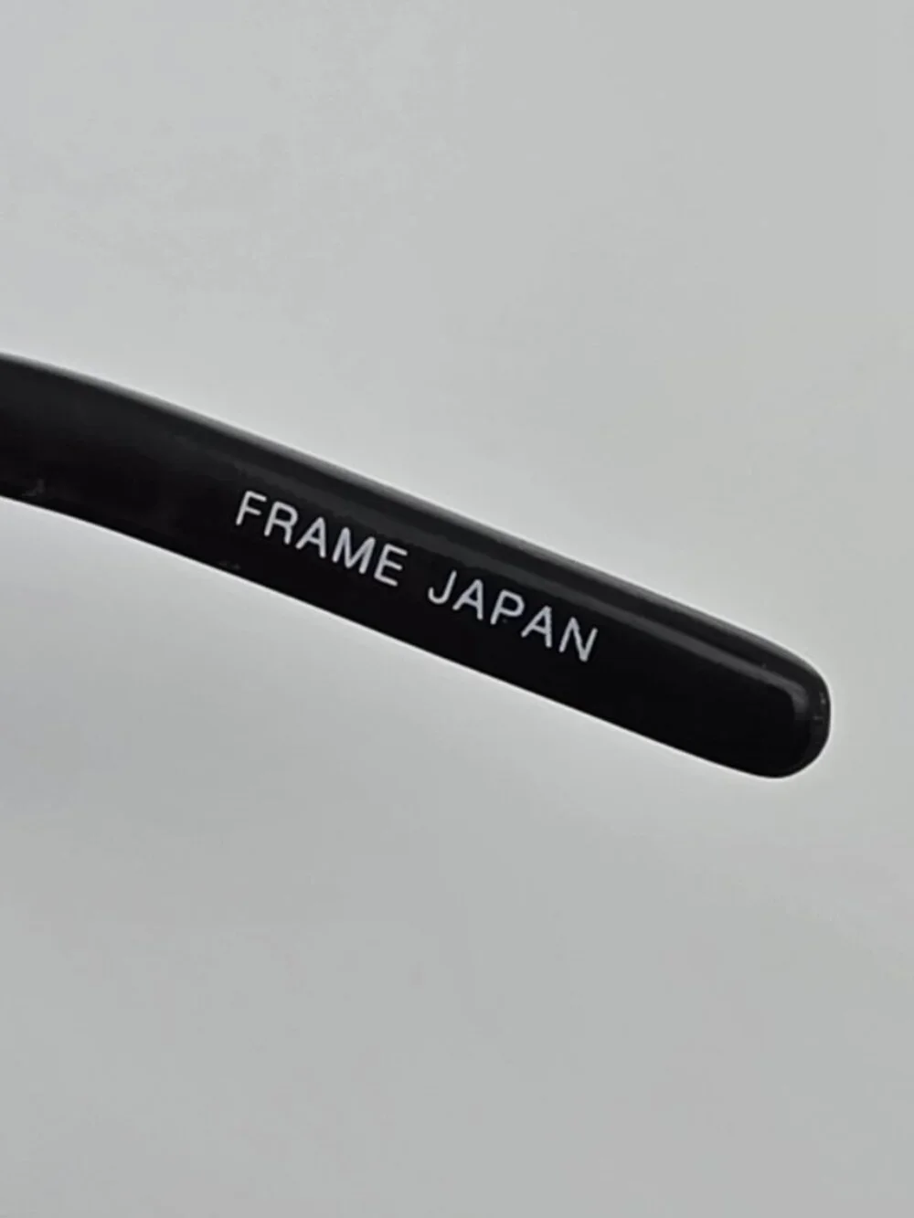 Tura item lens