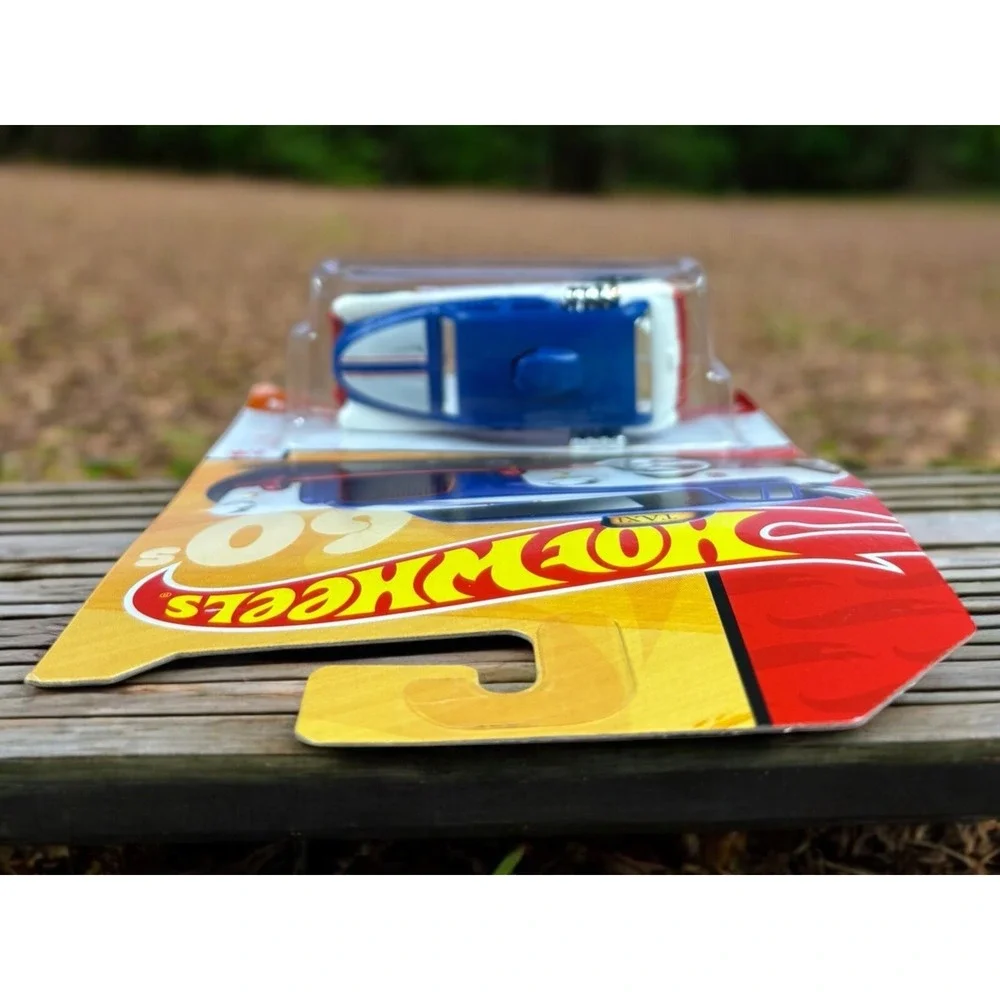 2017 HOT WHEELS 60's SERIES  COCKNEY CAB II  IN RED, WHITE, BLUE #2/8 Diecast
