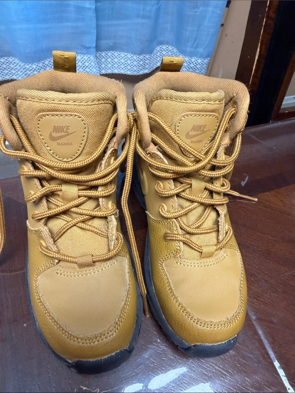 Nike sturdy high