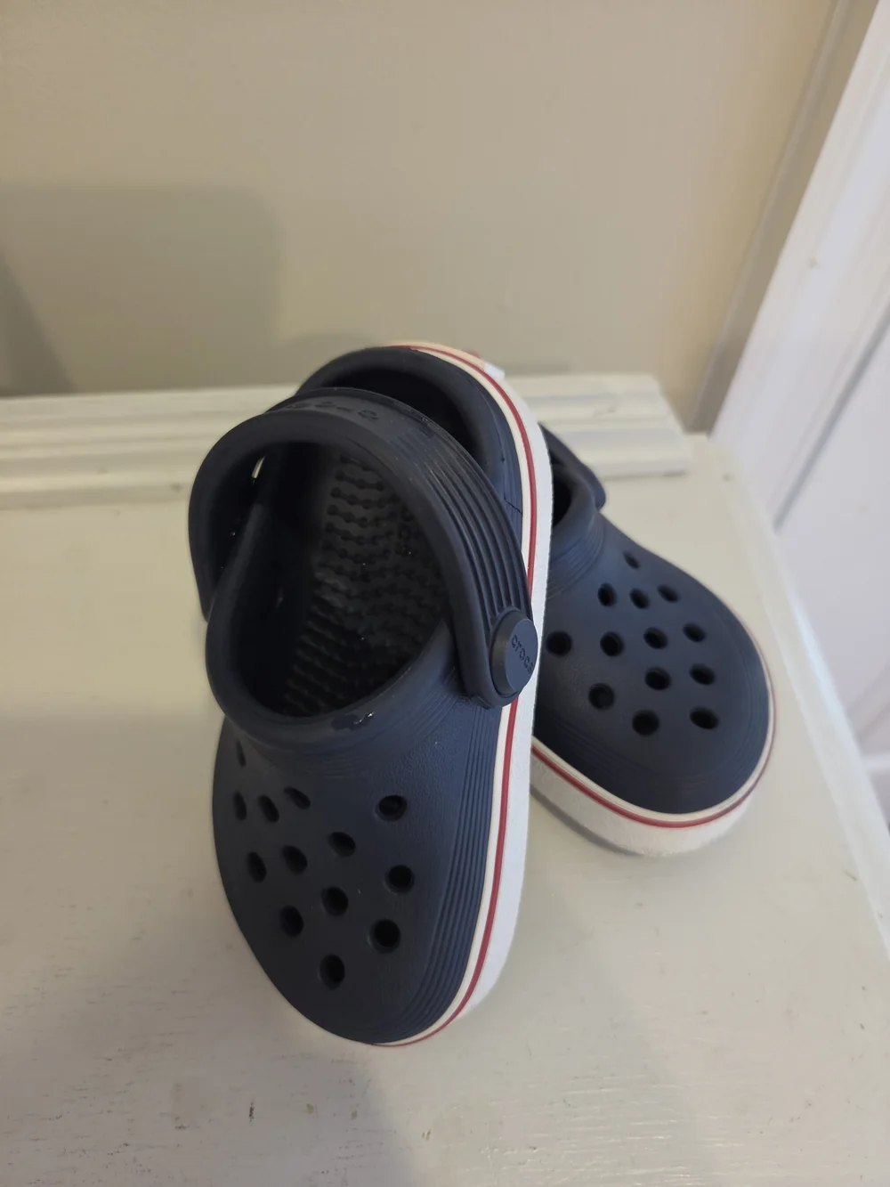 CROCS navy ventilation white