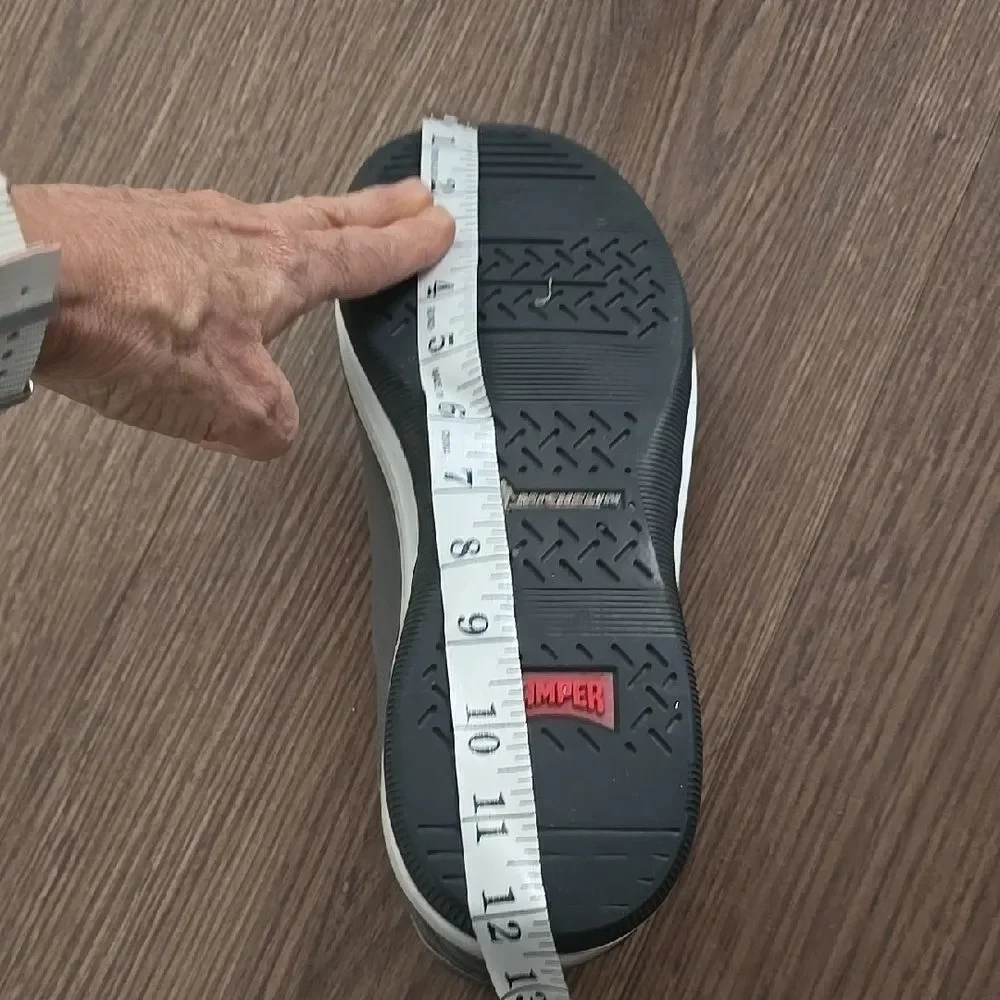 Camper these gray