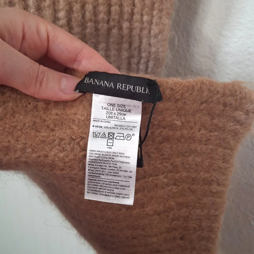 Banana Republic minimalist neutral