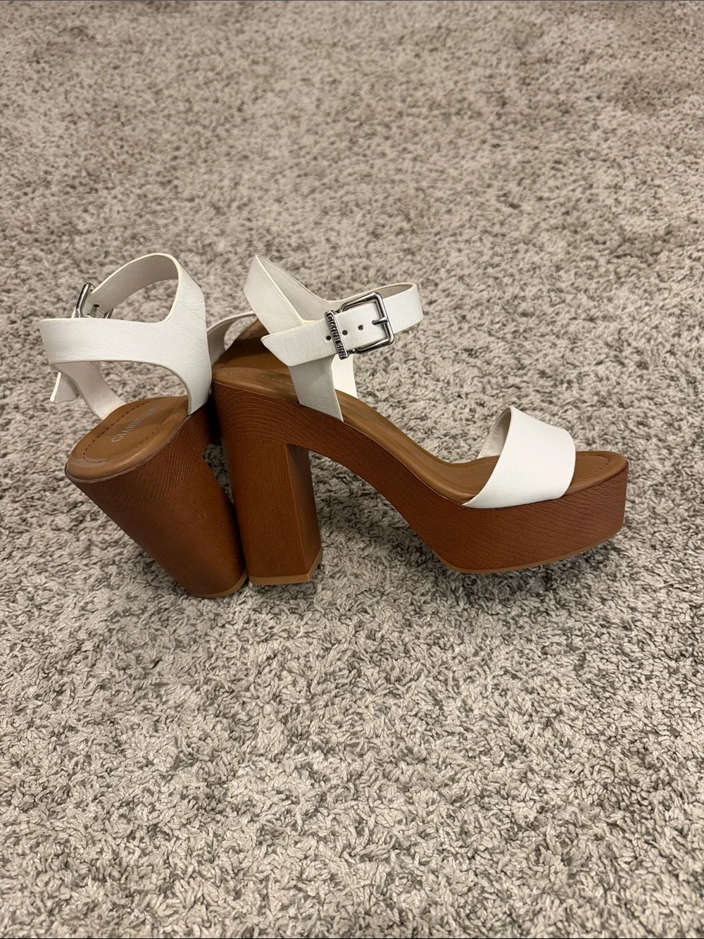 Gianni Bini White Leather Platform Sandals with Brown Wood-Effect Heel