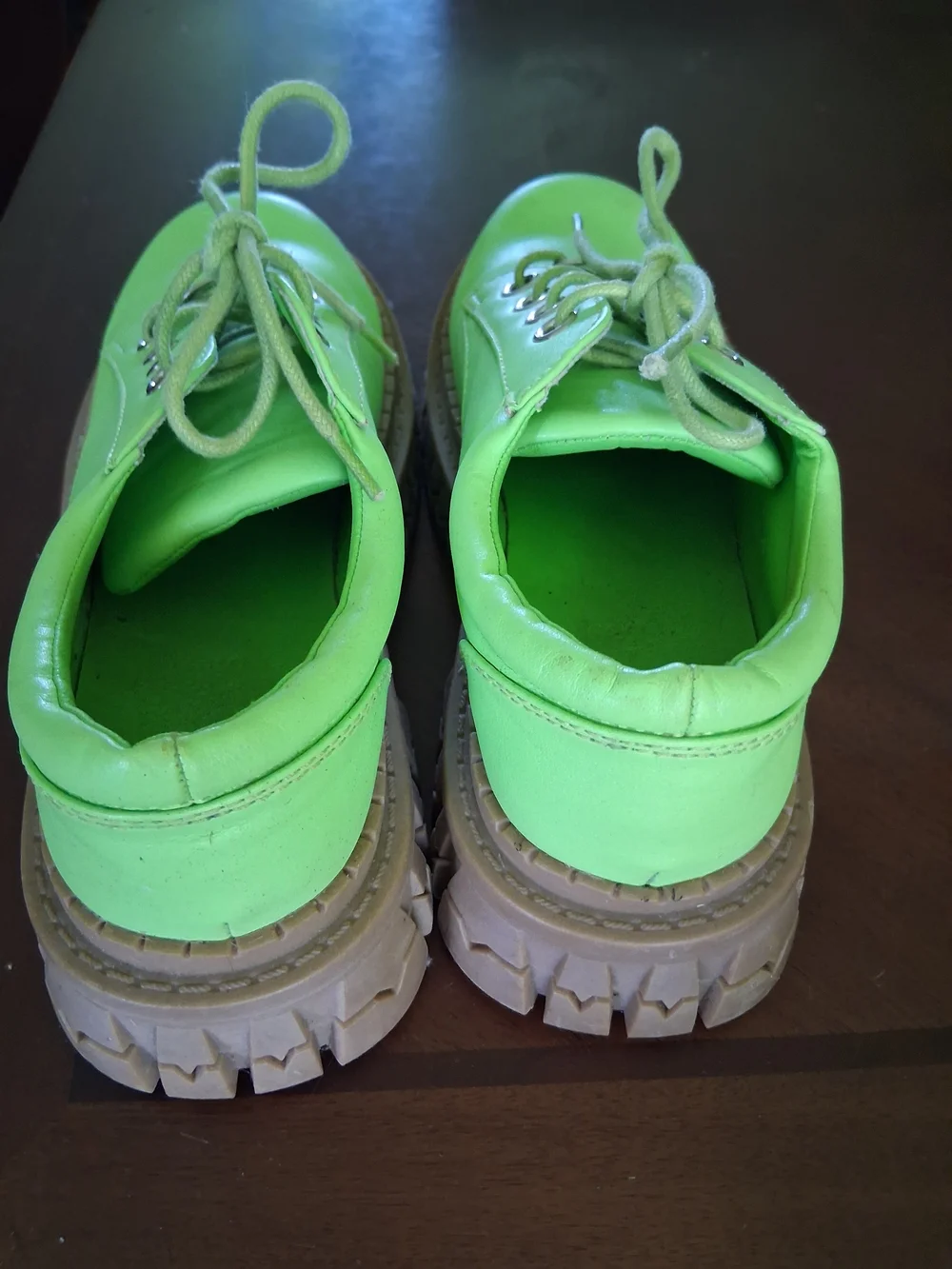 dELiA*s bold neon