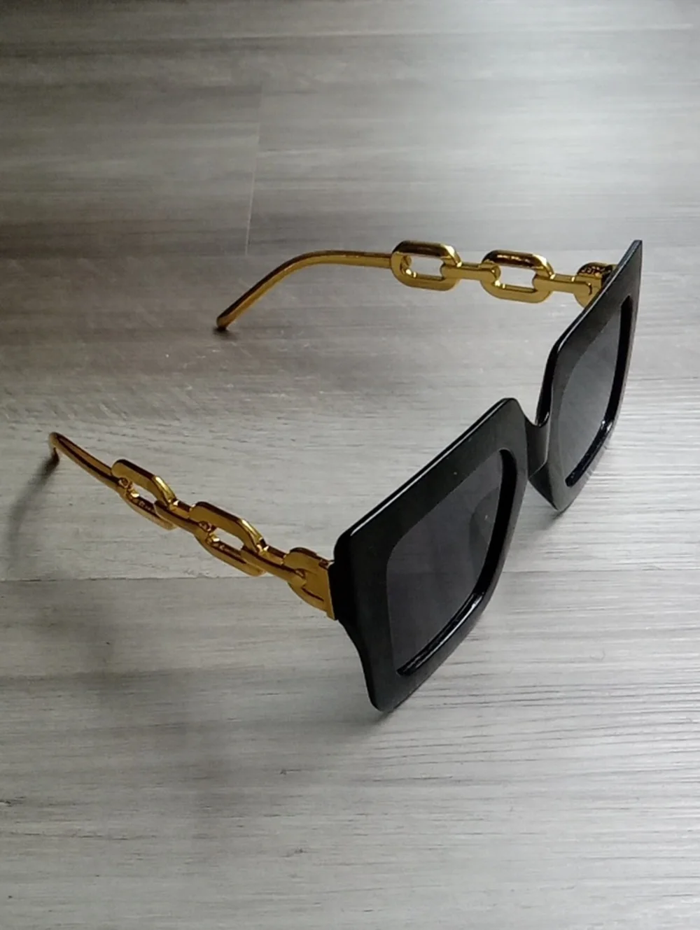 BRAND NEW NWT Black & Gold Tone Accent Large Frame Sunglasses