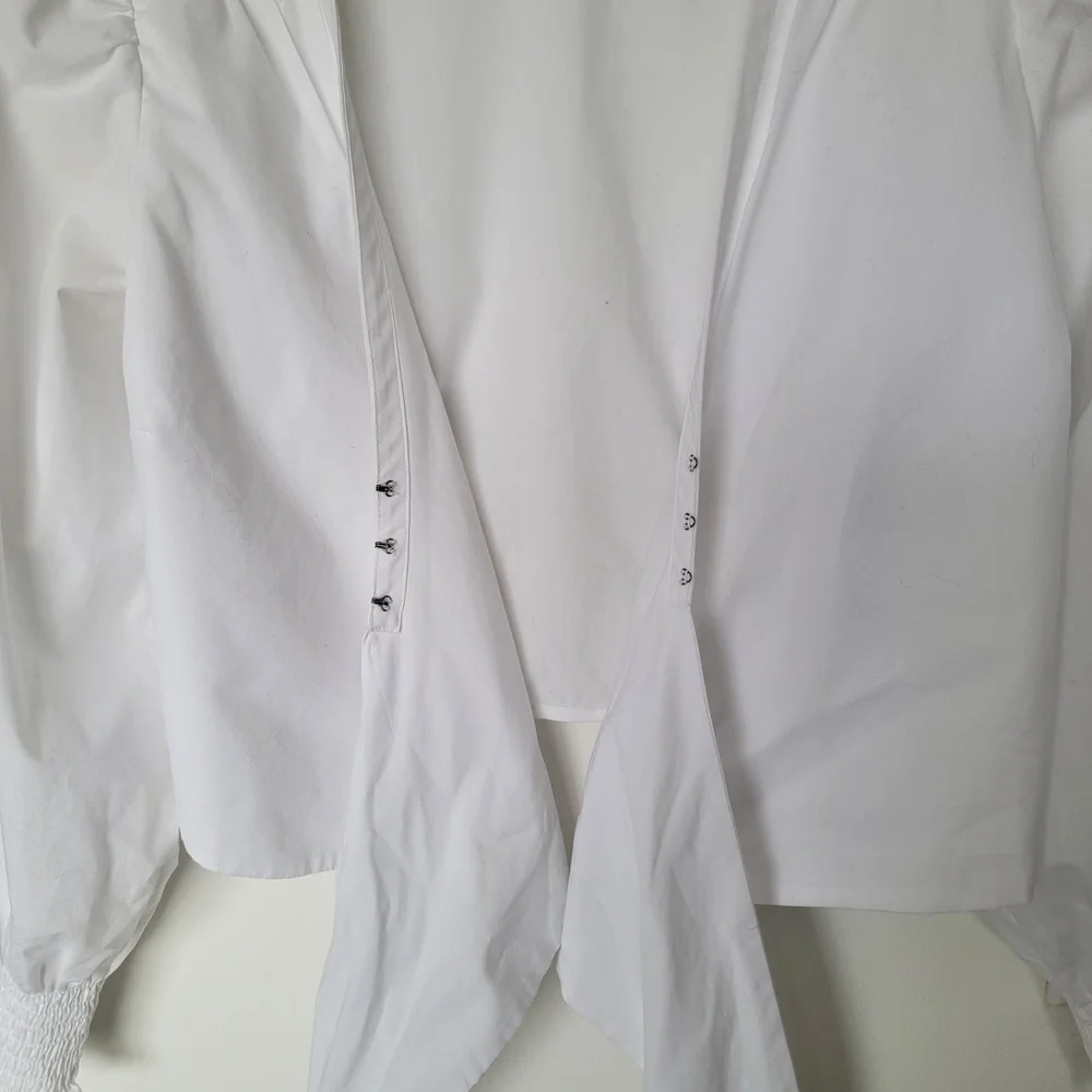 Abercrombie & Fitch lightweight white