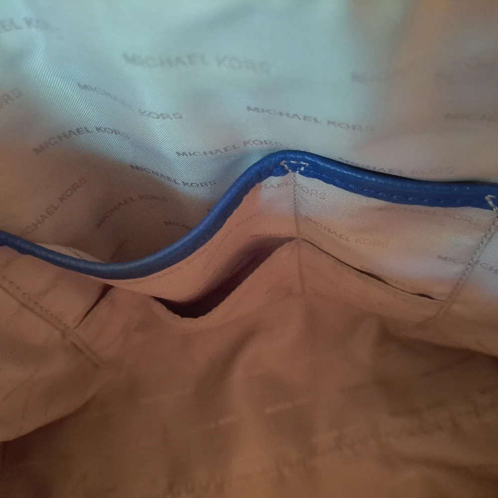 Michael Kors pocket interior removable