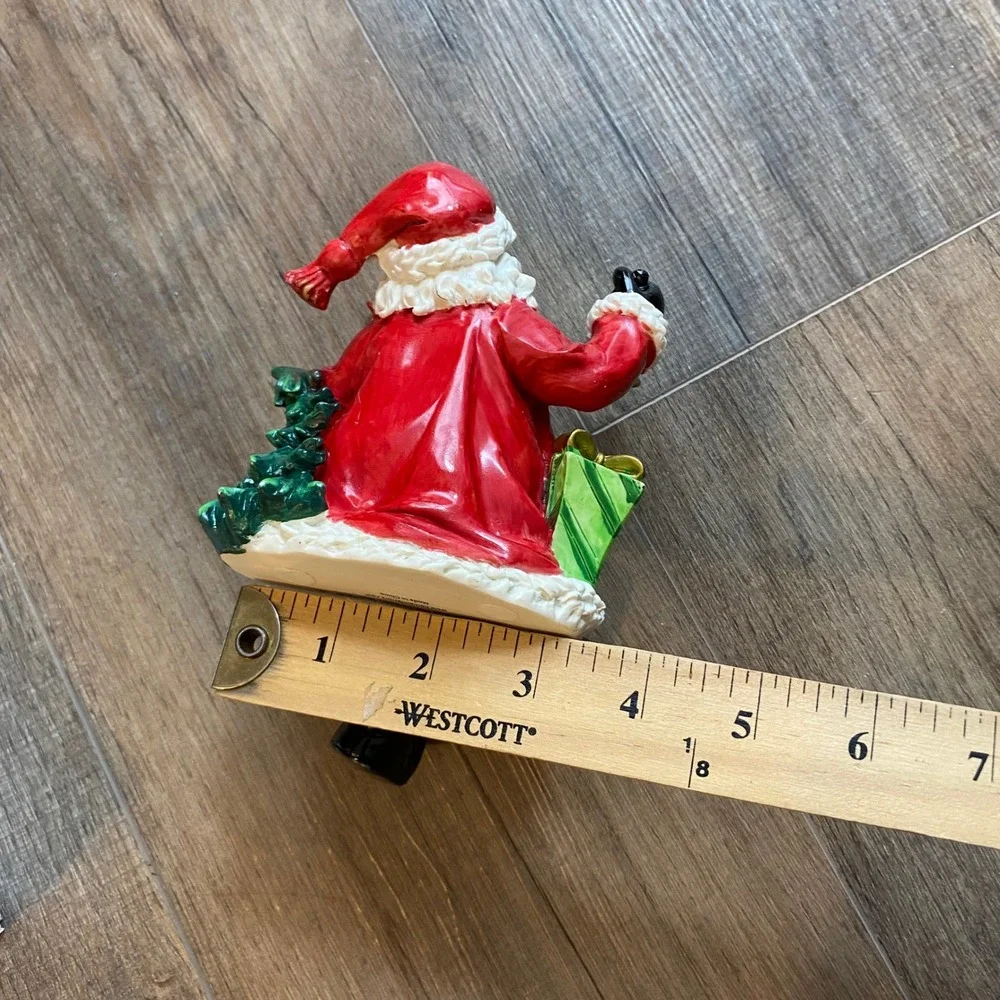 Home Interiors traditional santa