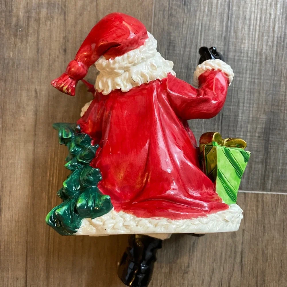 Home Interiors traditional santa
