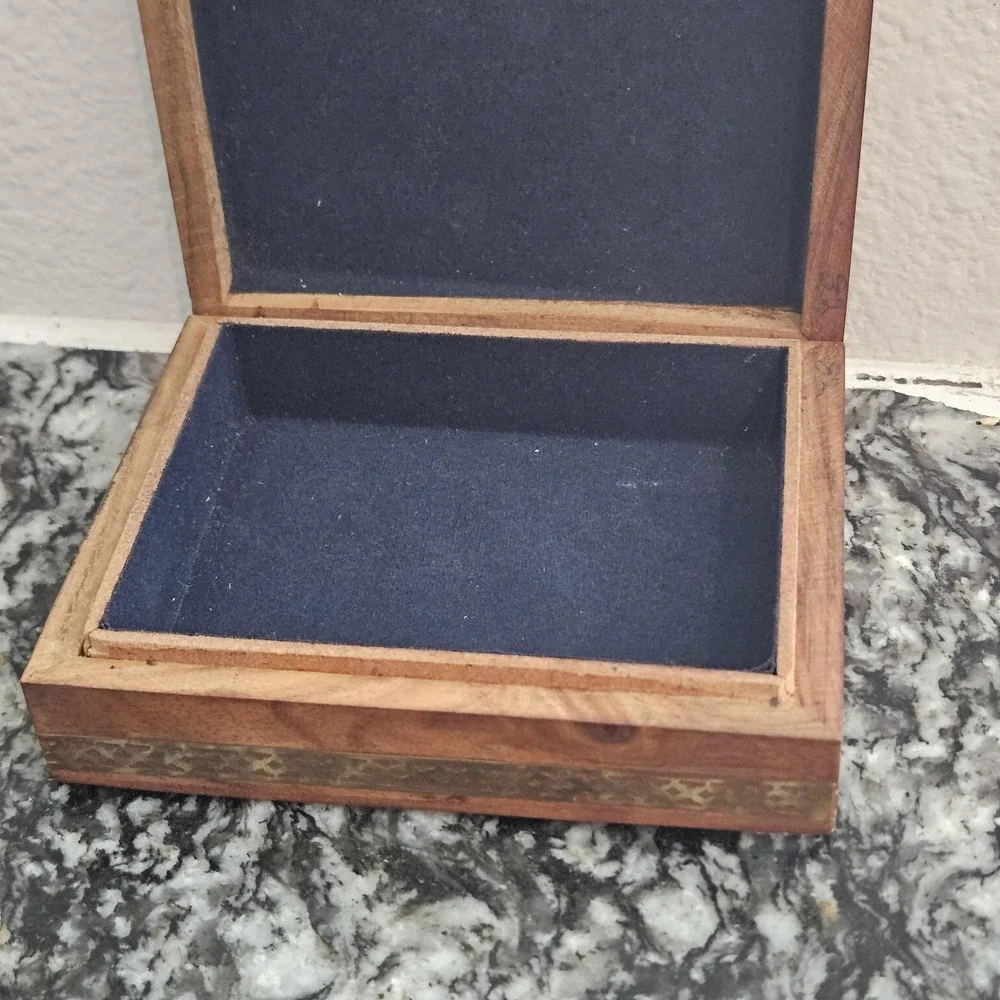 The Unbranded Brand handcrafted wooden