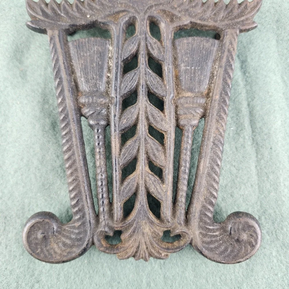 The Unbranded Brand vintage cast