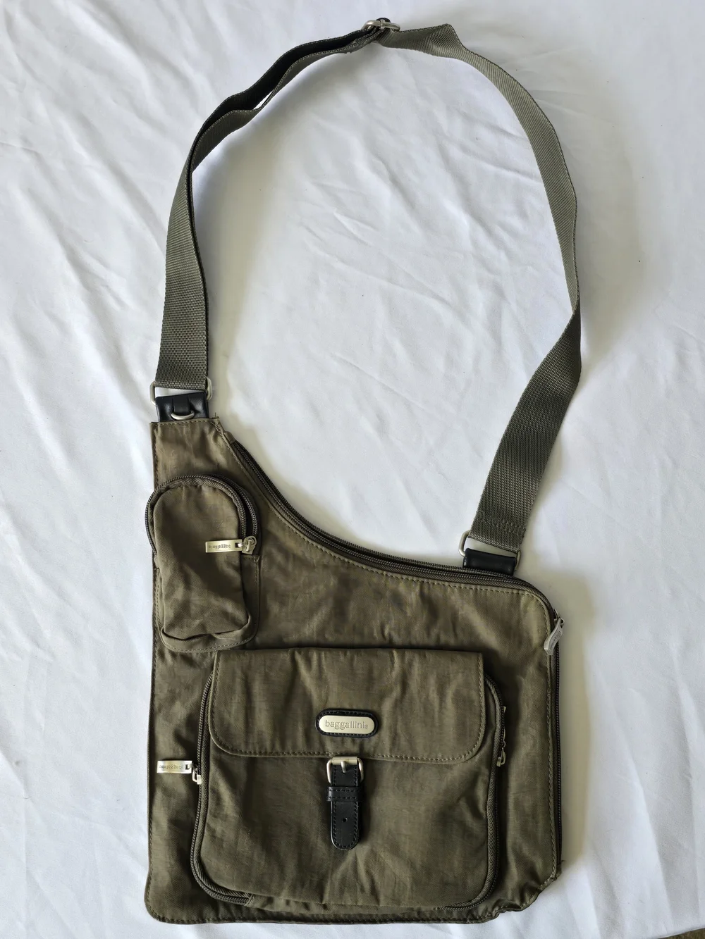 Baggallini Olive Green Sling Crossbody Bag Excellent Condition