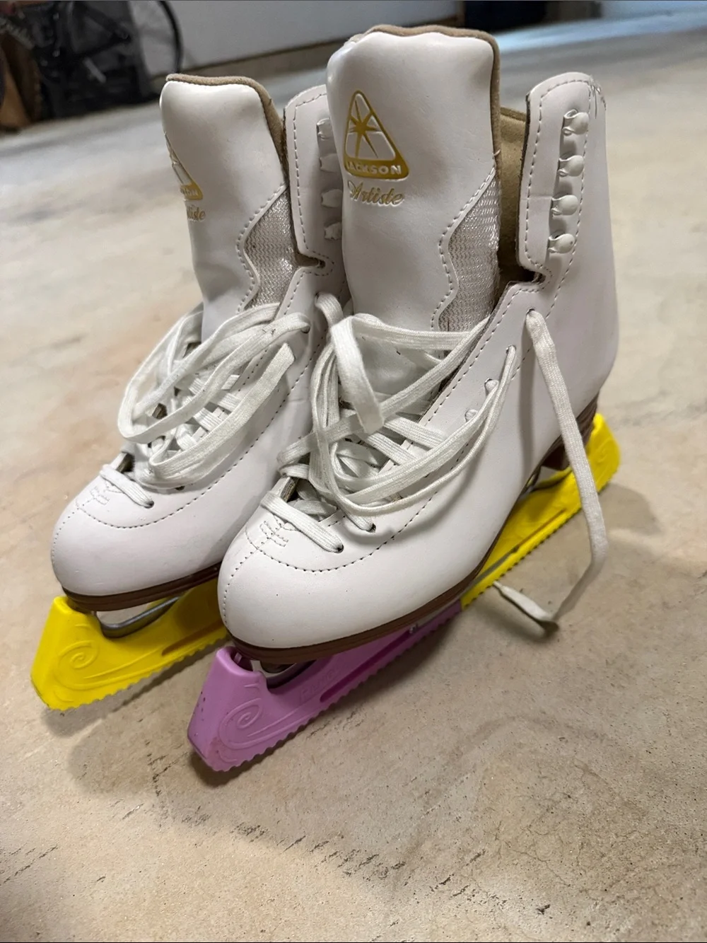 JACKSON clean white
