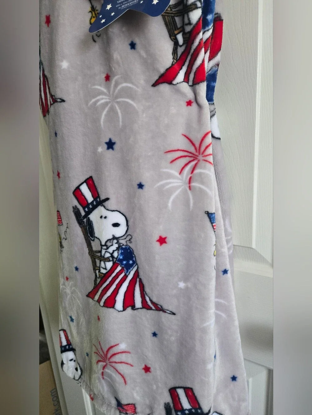 Peanuts plush throw