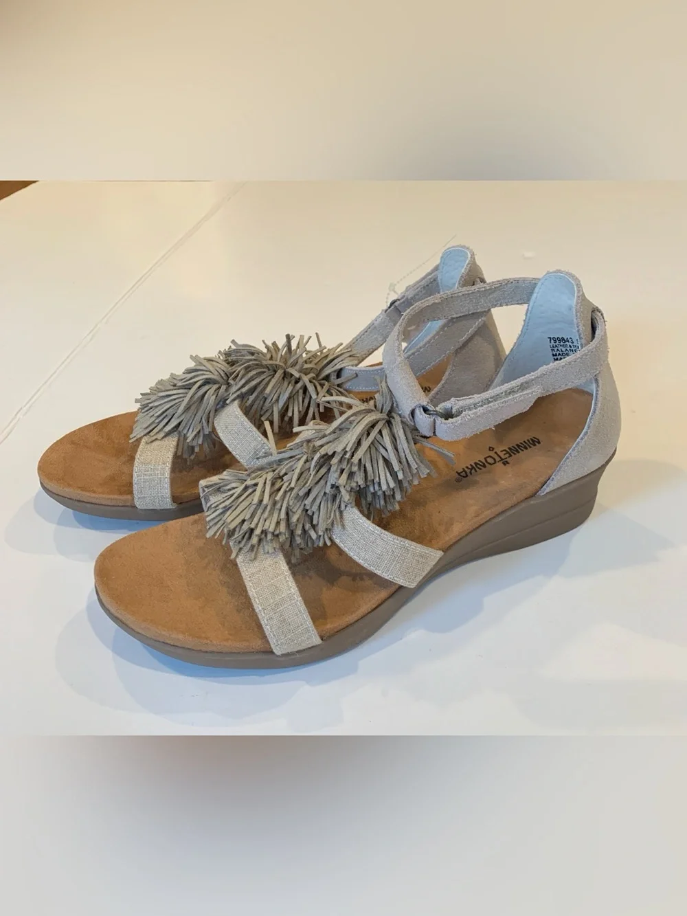 NEW Minnetonka Women's Size 11 Taupe Stone Desi Fringe Wedge Sandals