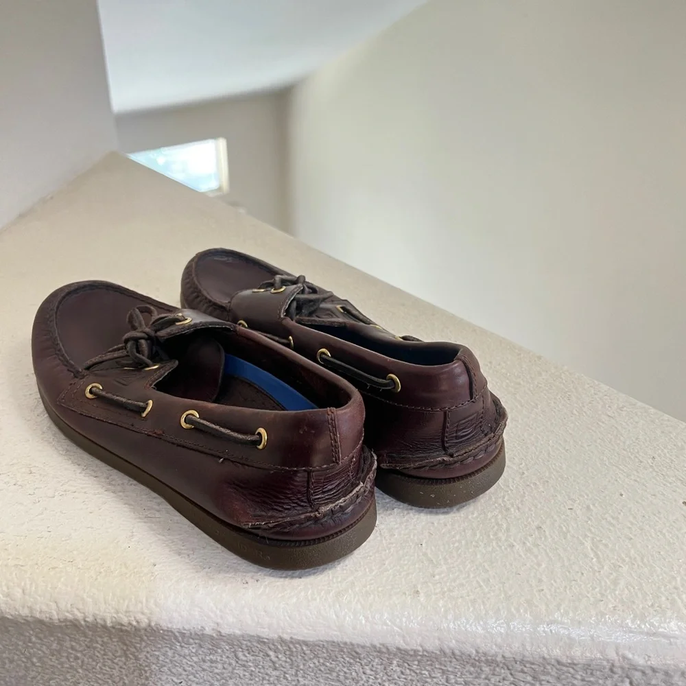 Sperry questions leave