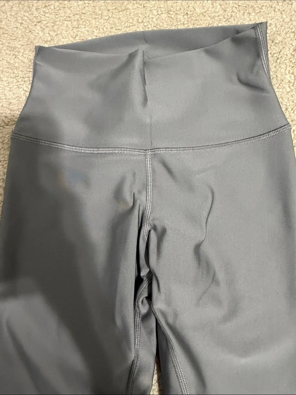 ALO Yoga light gray