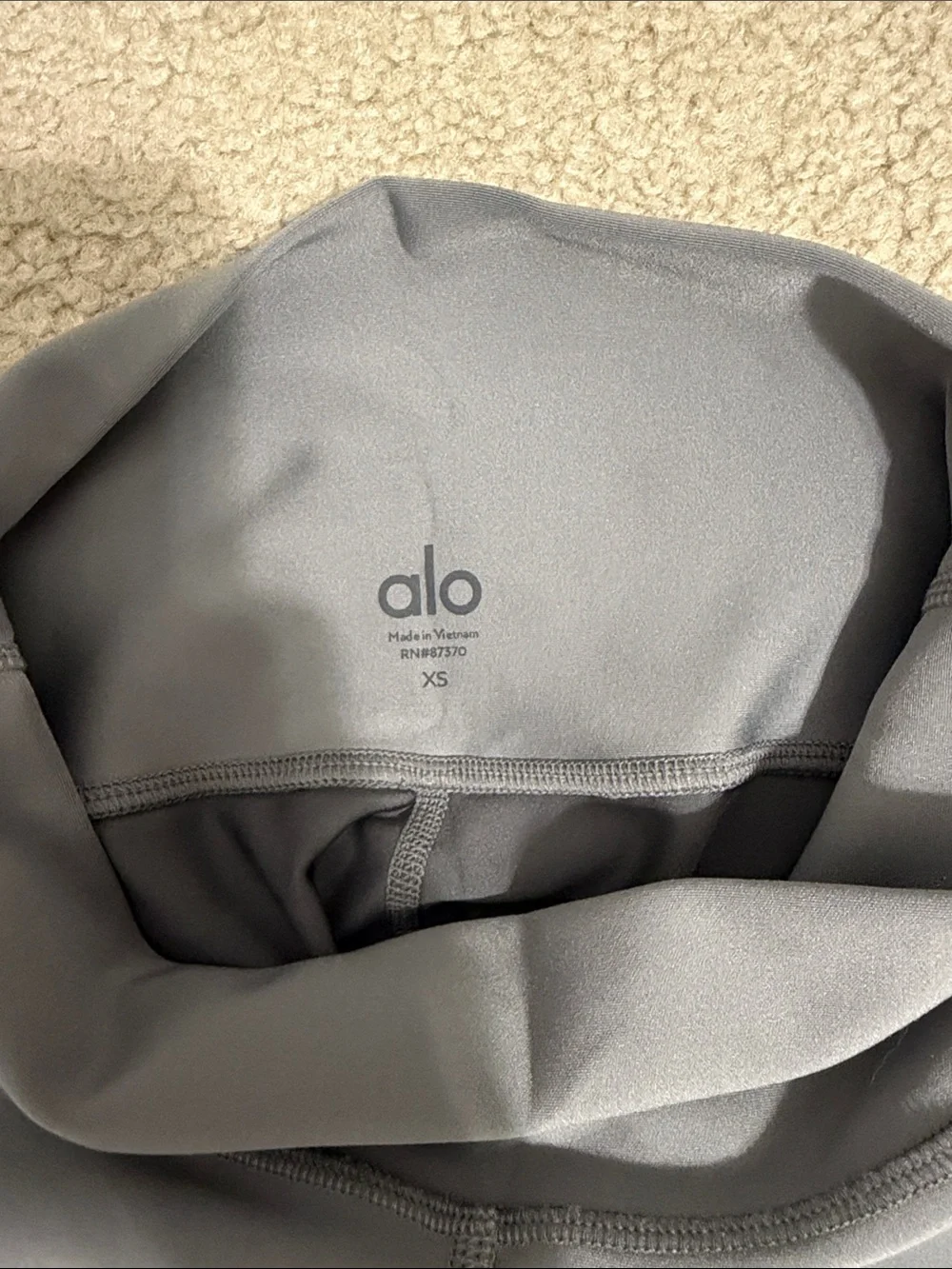ALO Yoga light gray