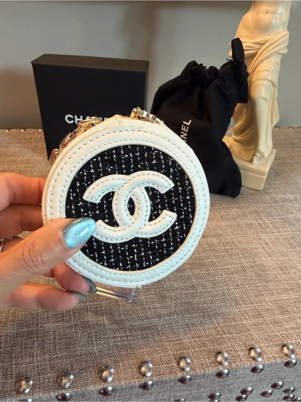 Source Unknown chanel round