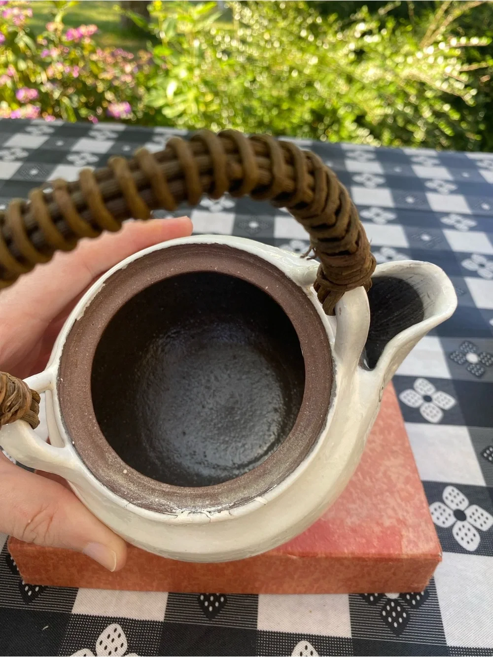 N/A white teapot