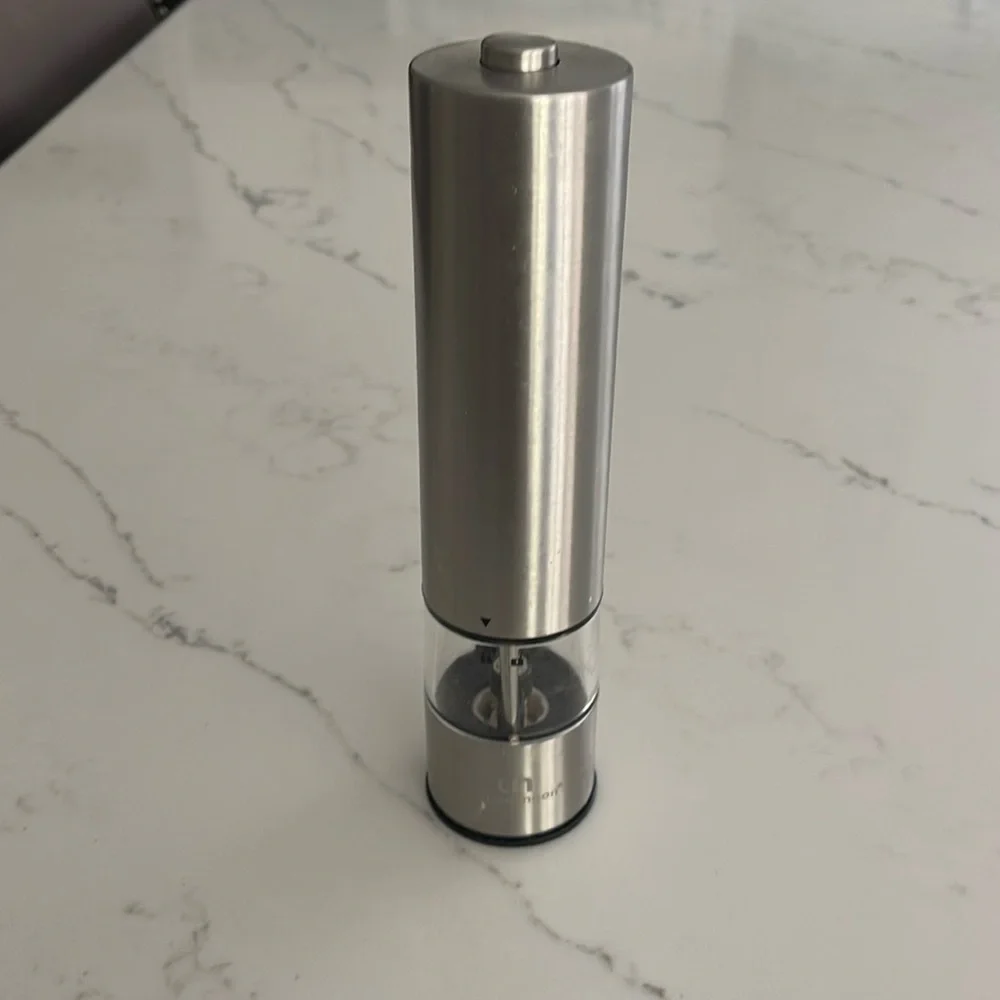 Battery Operated salt/pepper shaker