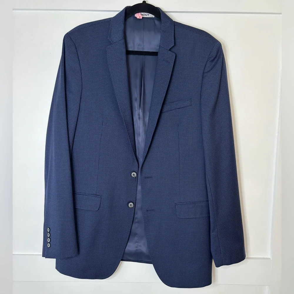 DKNY from Macy's Dark Blue Textured Blazer size 40L in great condition