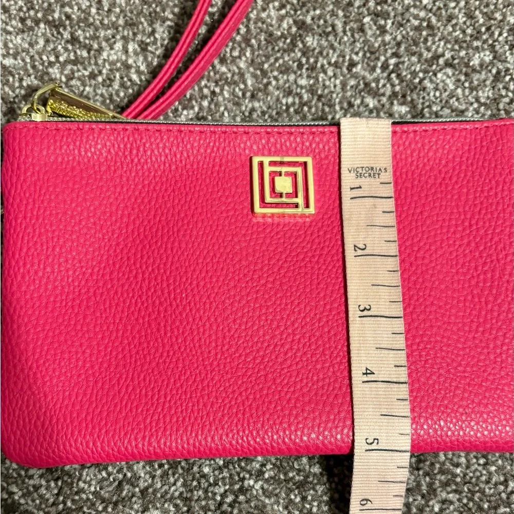 Liz Claiborne elegant hot