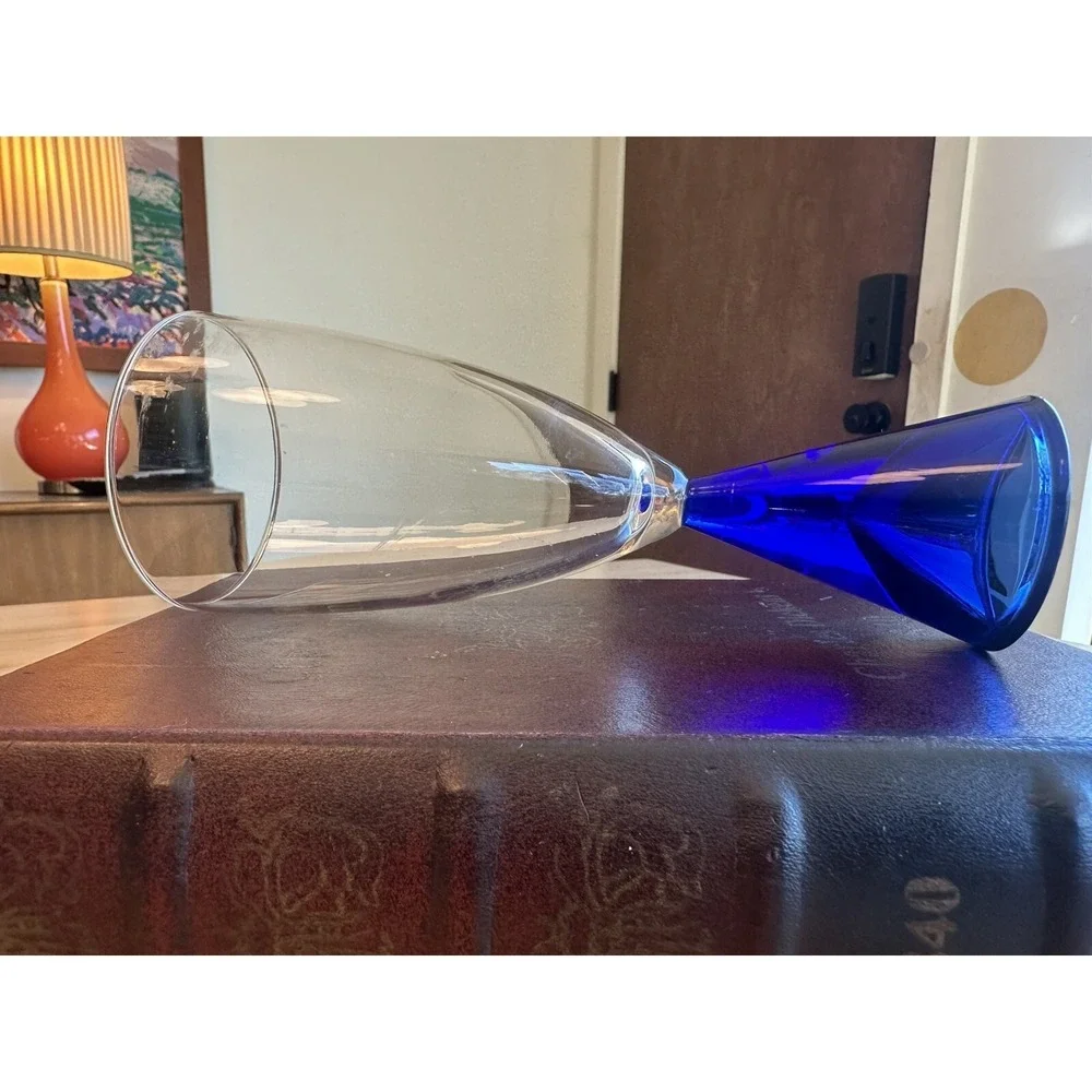 Toyo Sasaki add elegant