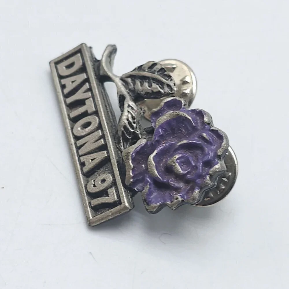 Estate this lapel