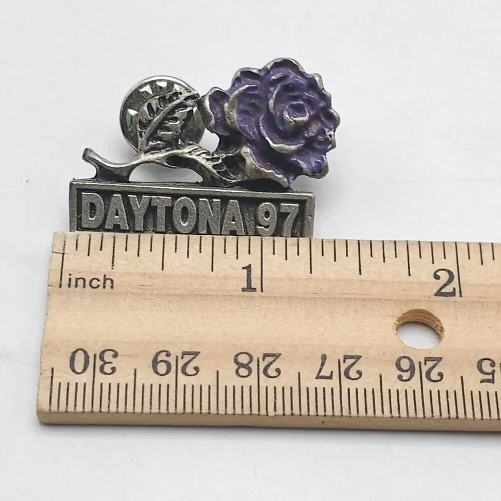 Estate this lapel
