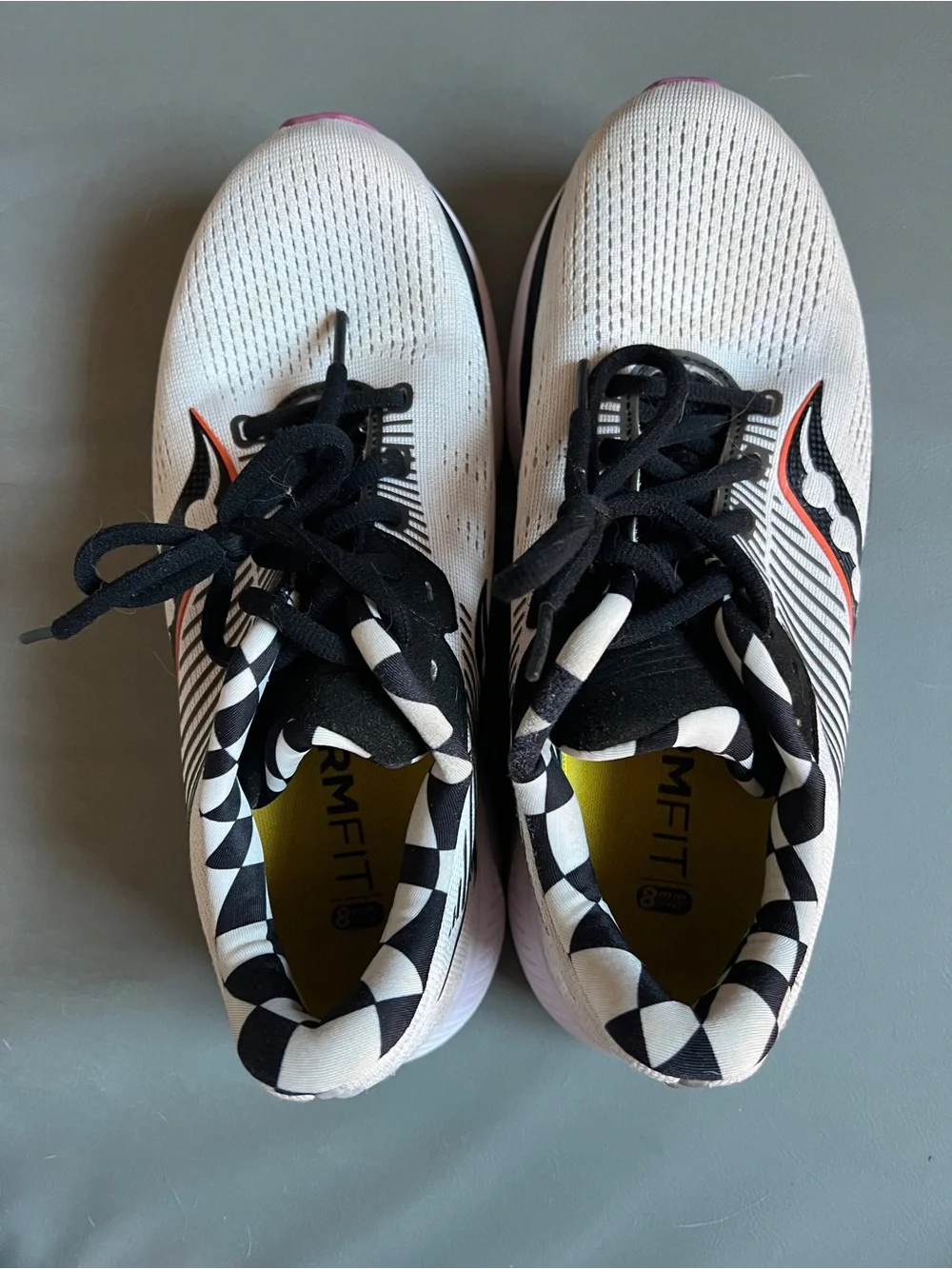 Saucony Guide 14 Women’s Running Shoes Size 8.5 White Black Coral S10654-40