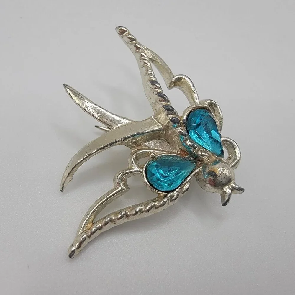 Vintage Silvertone Butterfly Pin Blue Gem‎ Eyes Brooch Pin