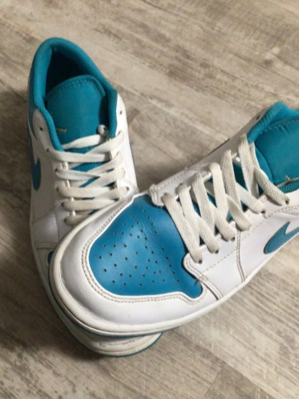 Jordan aqua white
