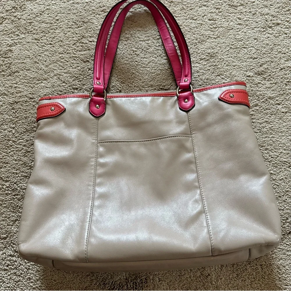 Coach vibrant chic