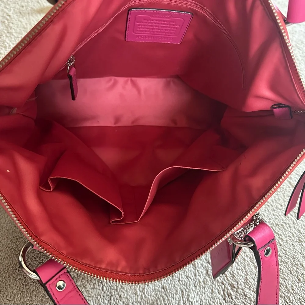 Coach vibrant chic