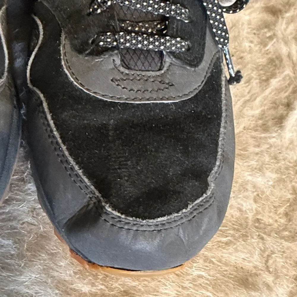 Men's Black Athletic Sneakers with Gum Sole 8.5 (BK7)