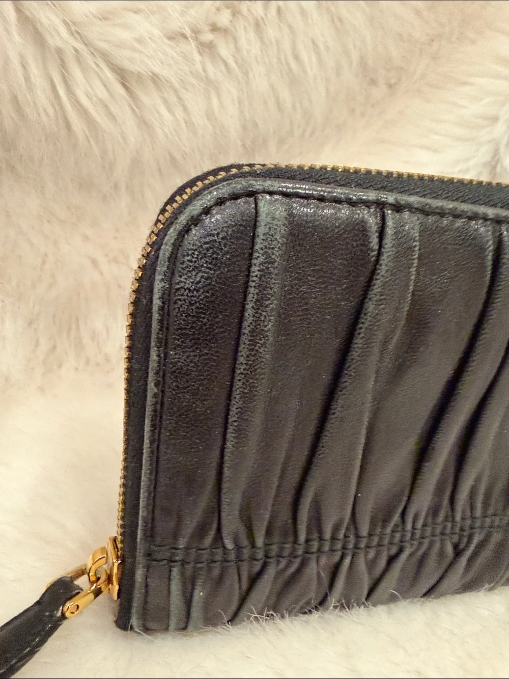 Prada zip around