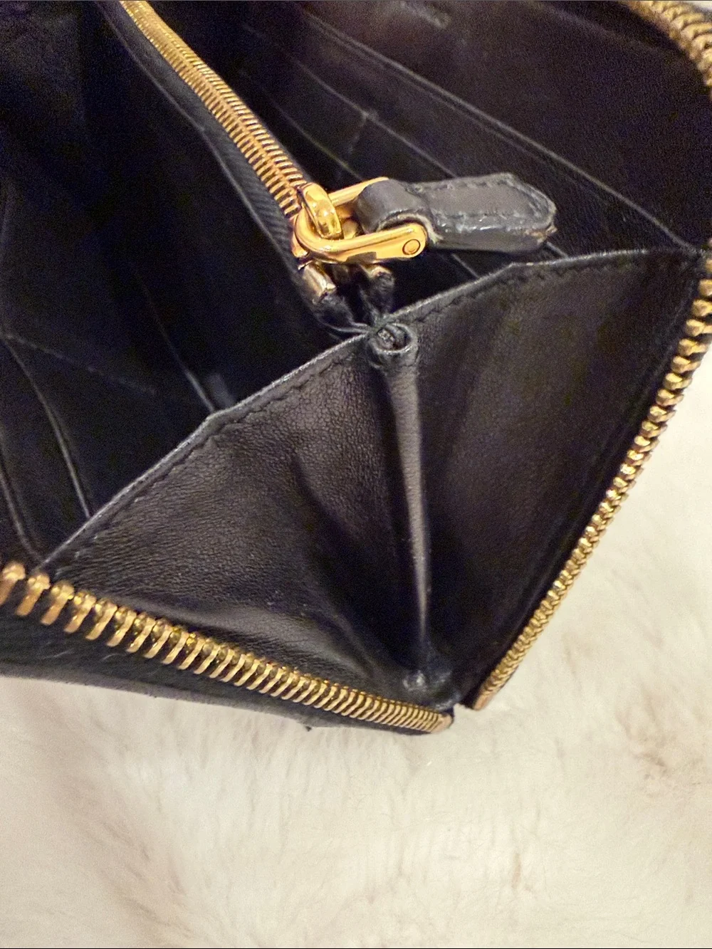 Prada zip around