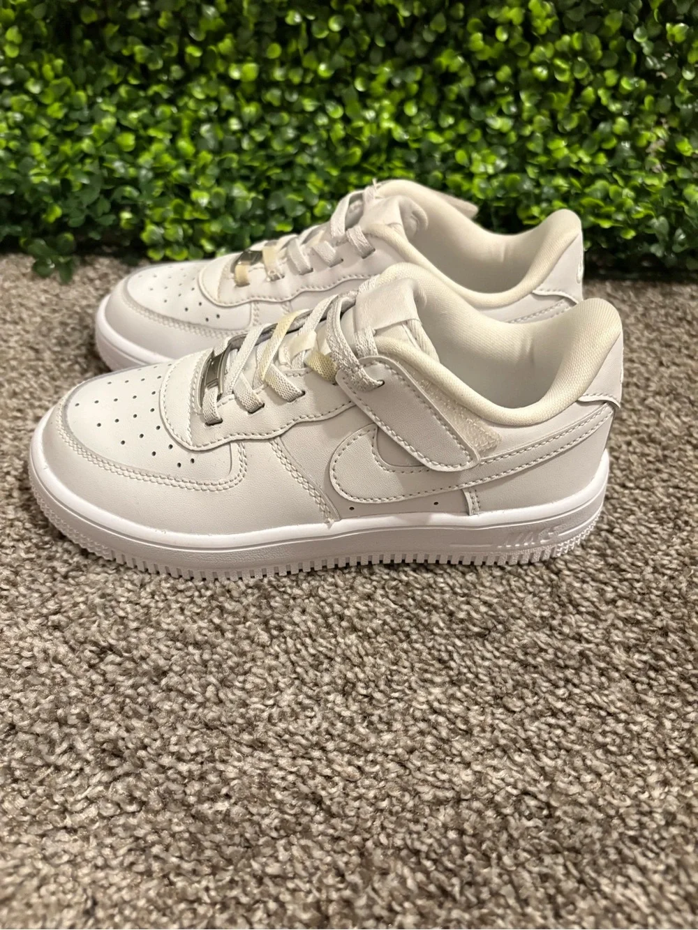 Nike Kids White Low-Top Velcro & Lace Sneakers