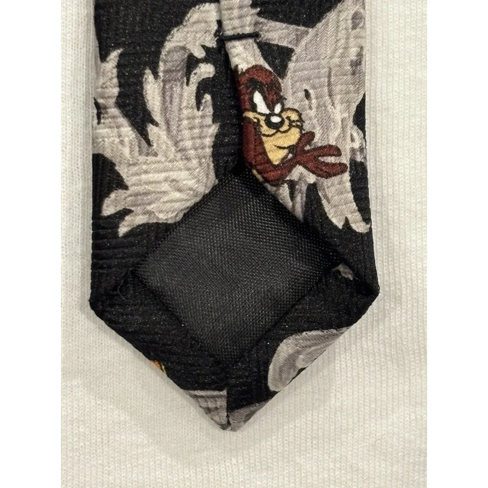 Looney Tunes Mania casual fraying collectors