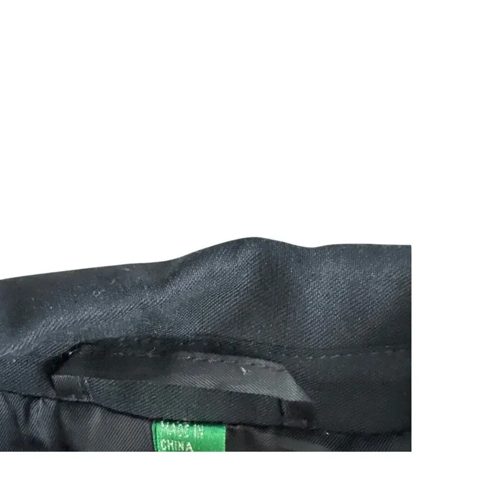 United Colors Of Benetton ships from