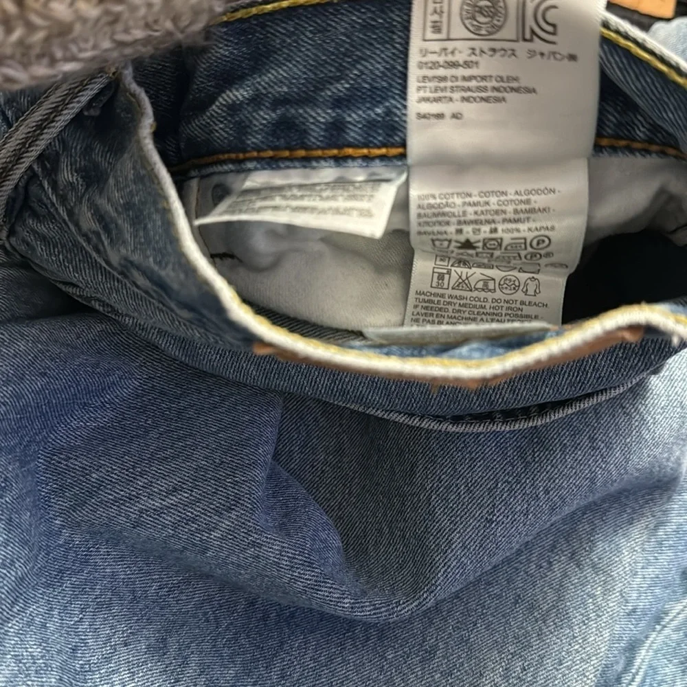 Levi’s 505 denim light wash size  33/32