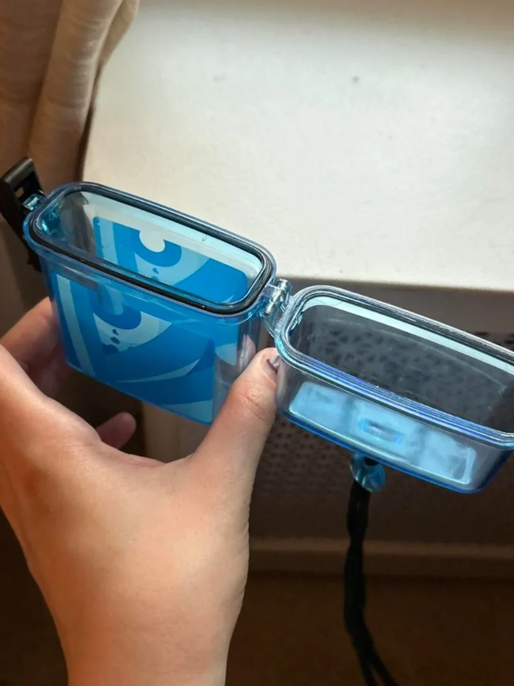 N/A blue plastic